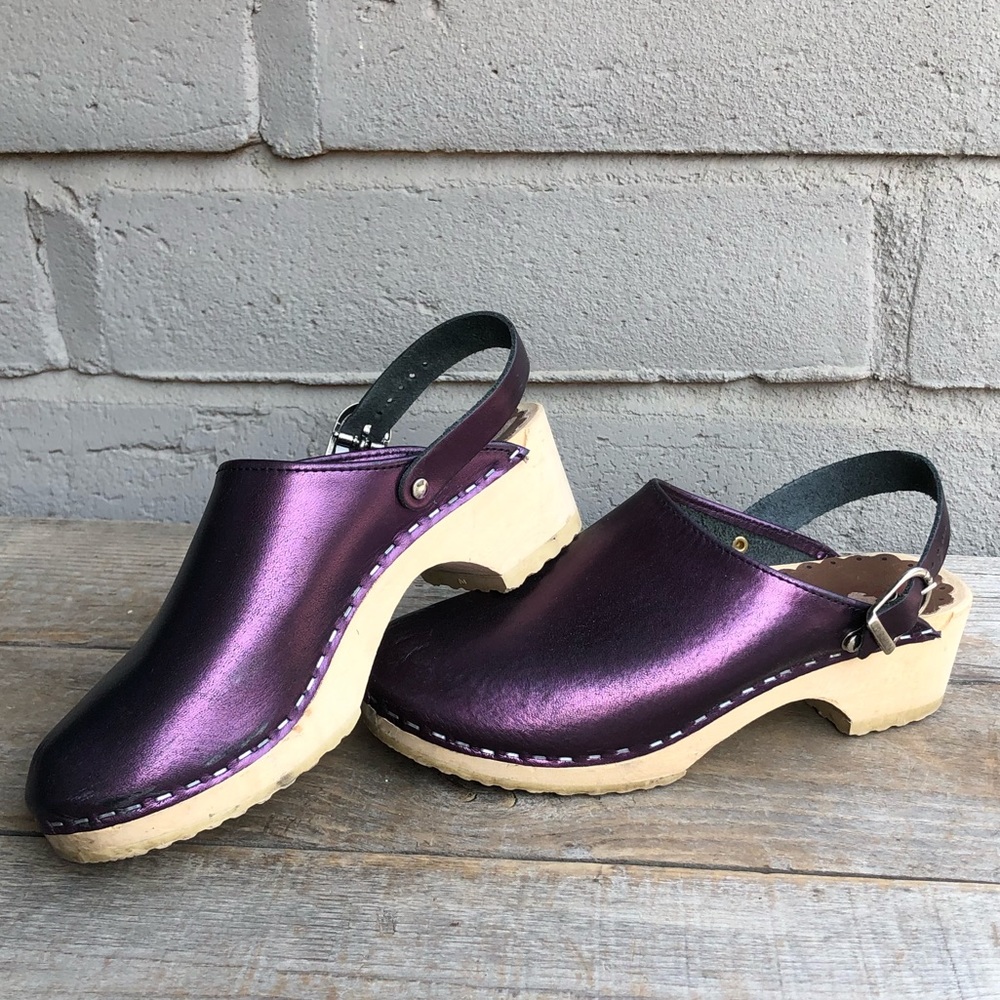 Hanna Andersson purple metallic clogs - Sweden